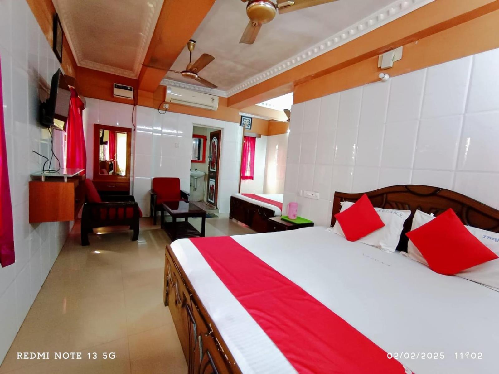 Nb Inn Palace Madras Buitenkant foto