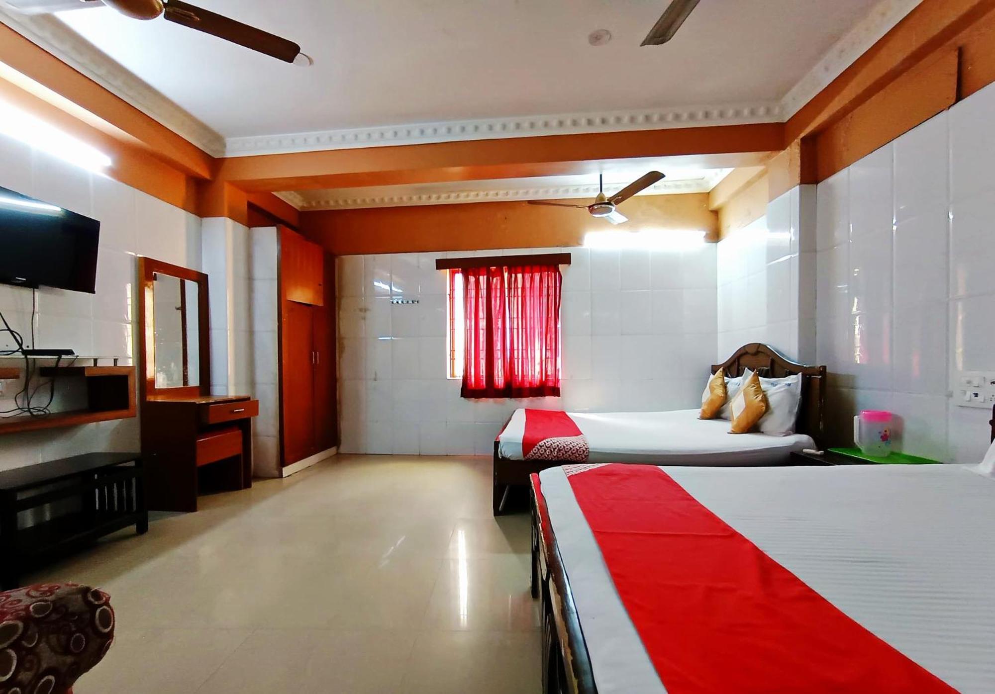 Nb Inn Palace Madras Buitenkant foto