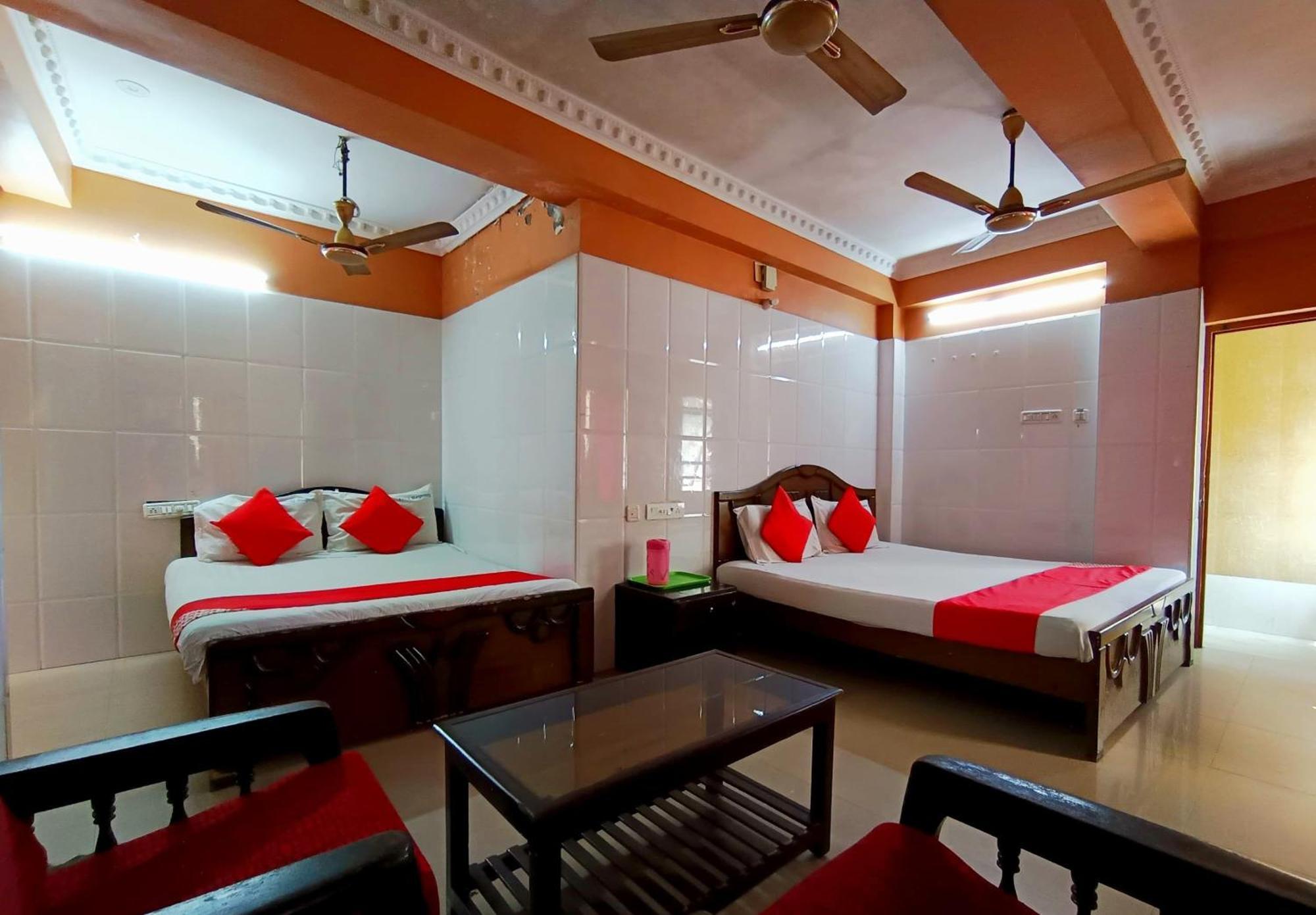 Nb Inn Palace Madras Buitenkant foto