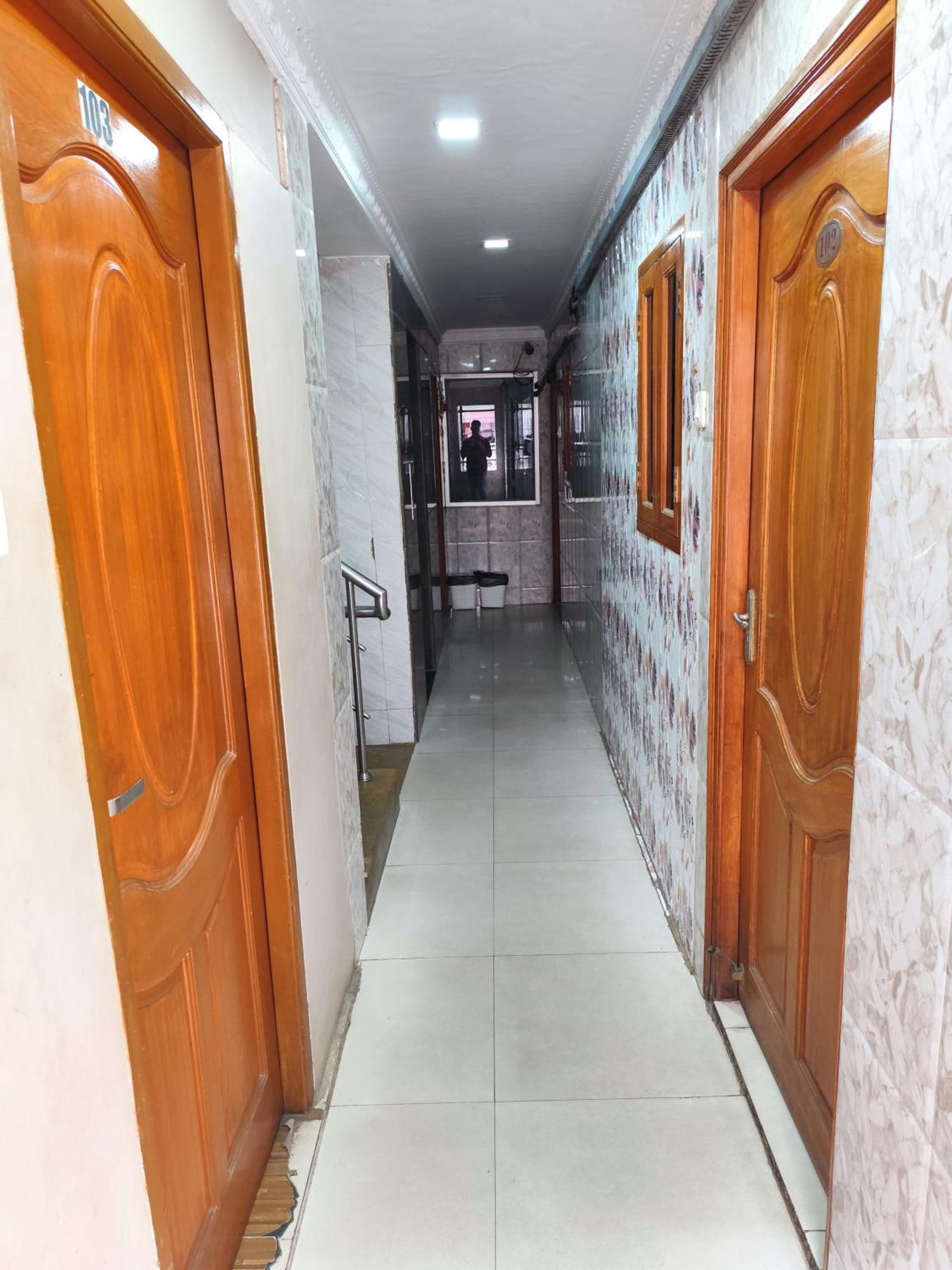 Nb Inn Palace Madras Buitenkant foto
