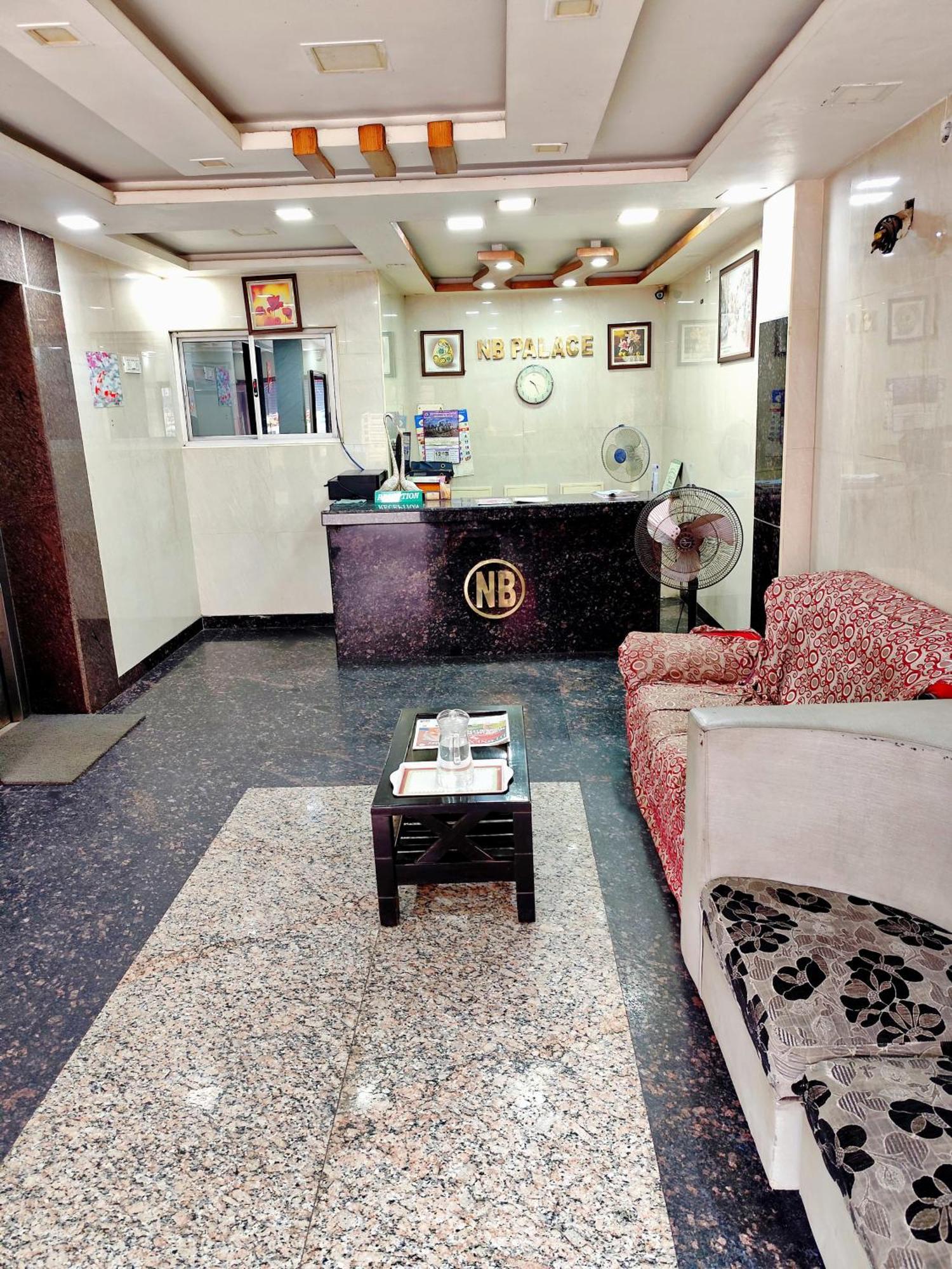 Nb Inn Palace Madras Buitenkant foto