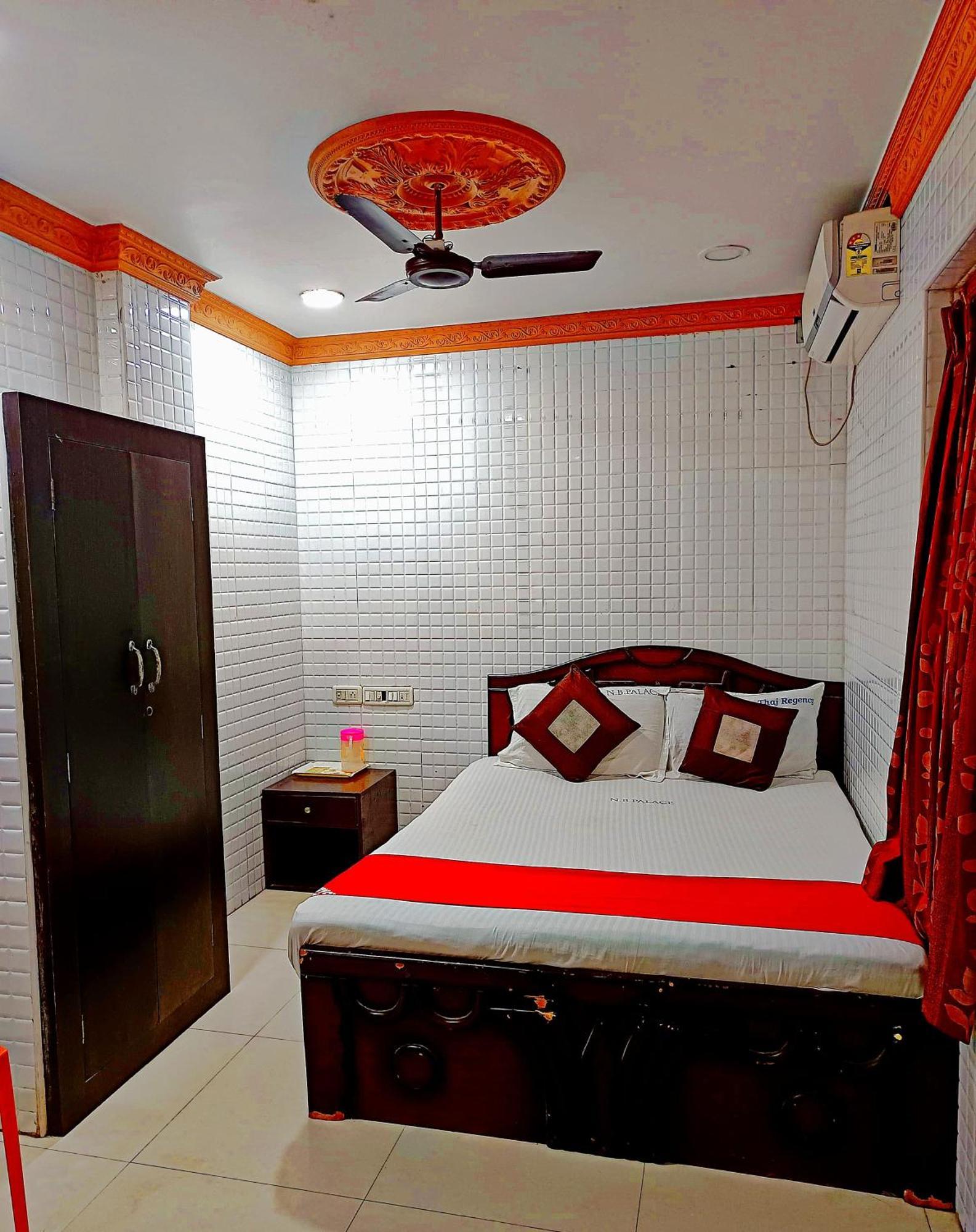 Nb Inn Palace Madras Buitenkant foto