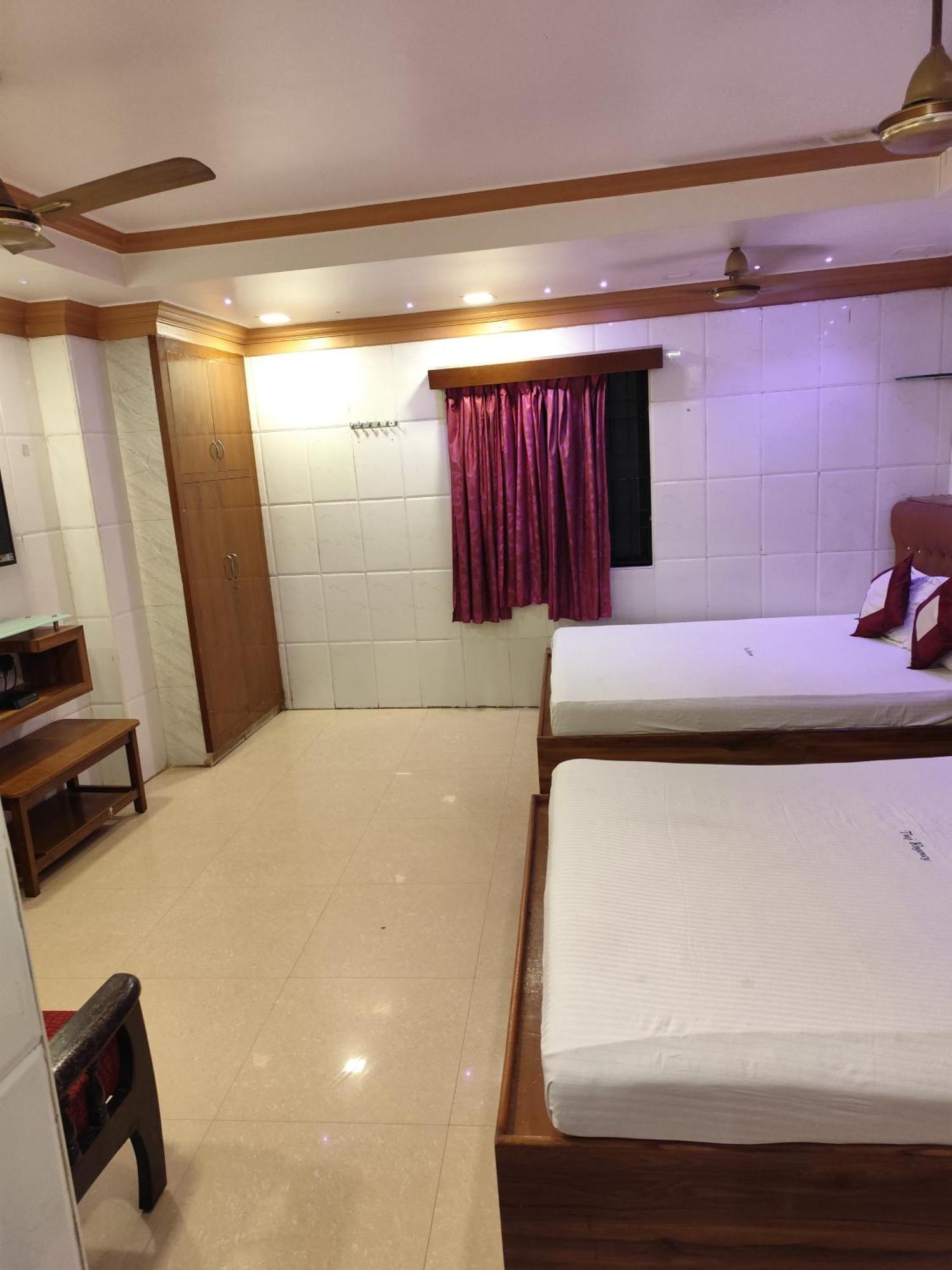 Nb Inn Palace Madras Buitenkant foto